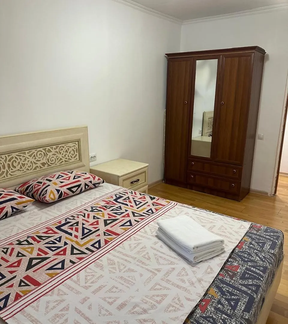 У Тахира Apartment Almaty 0*,