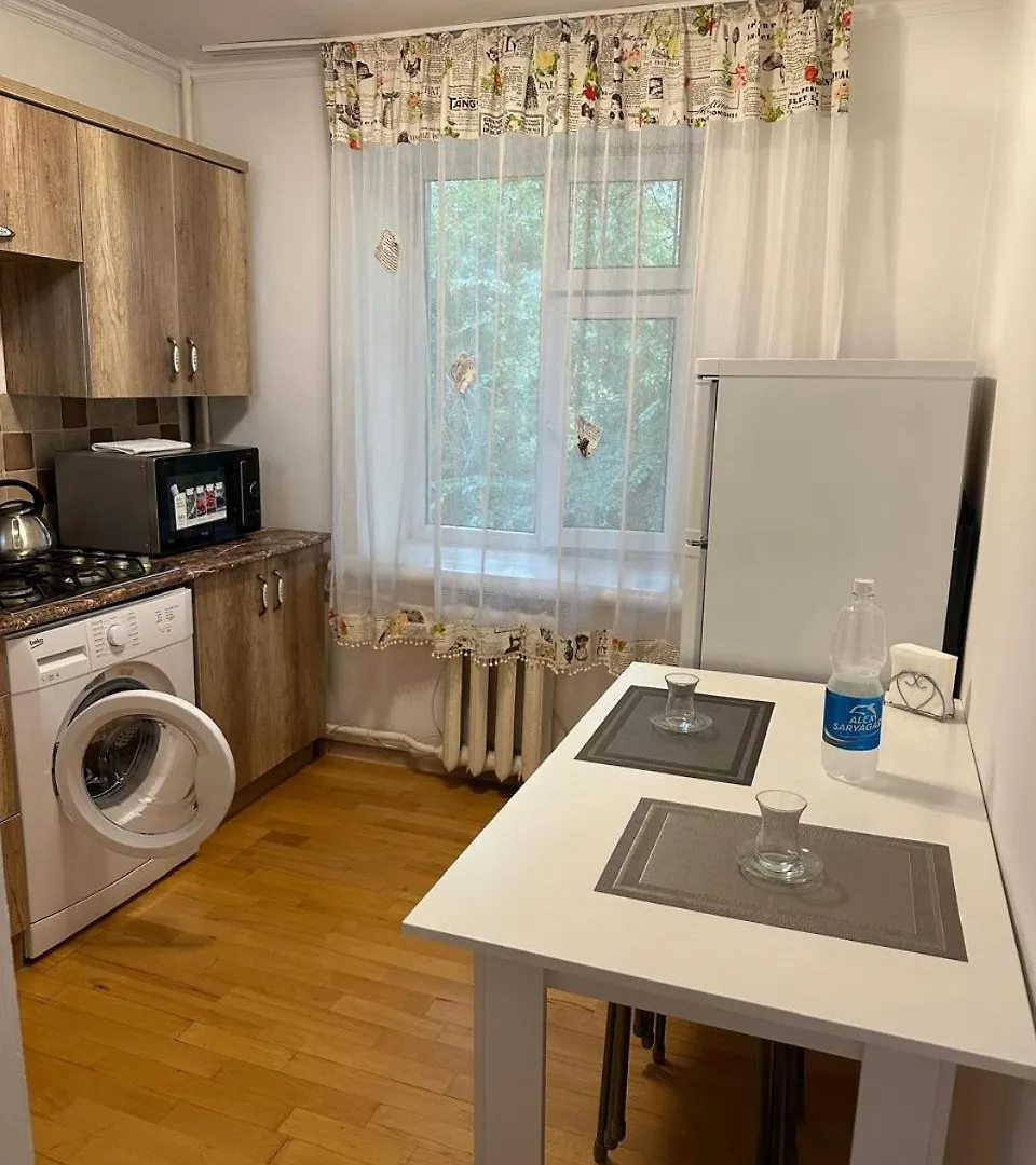 У Тахира Apartment Almaty
